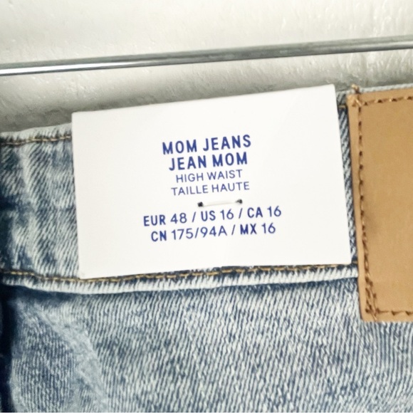 H & M Light Wash High Waist Hidden Button Fly Mom Jeans, Size 16 - Picture 4 of 13
